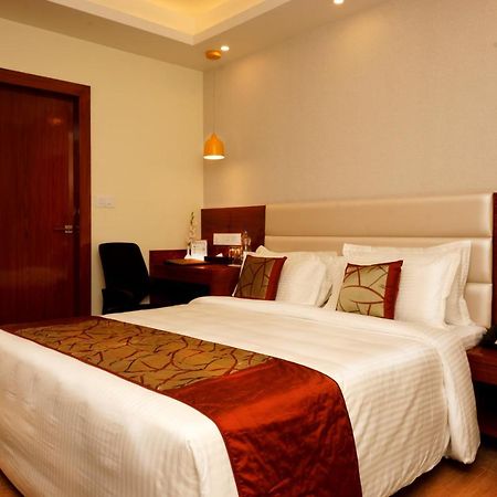 Hotel Amalfi Grand Patna  Pokój zdjęcie