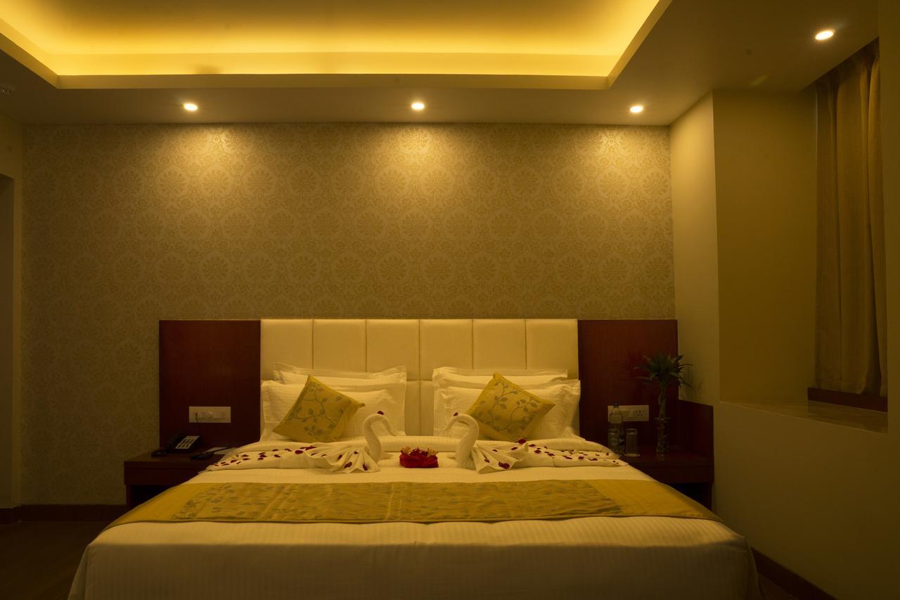Hotel Amalfi Grand Patna  Pokój zdjęcie