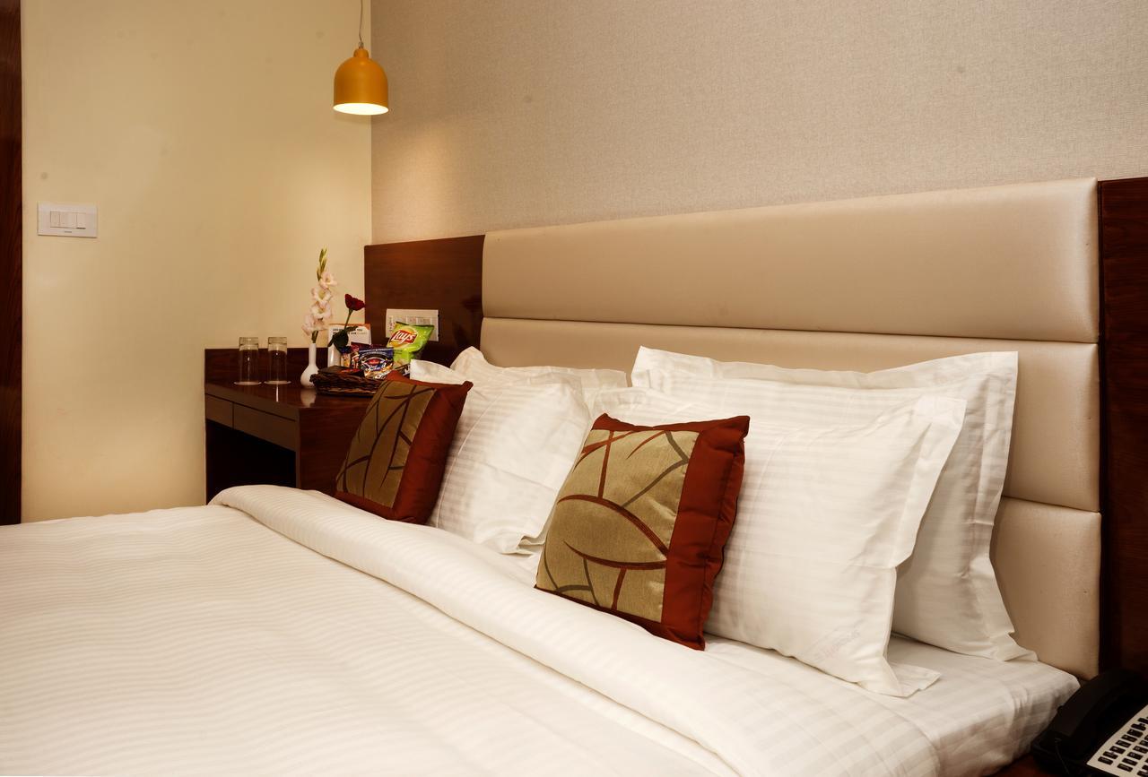 Hotel Amalfi Grand Patna  Pokój zdjęcie