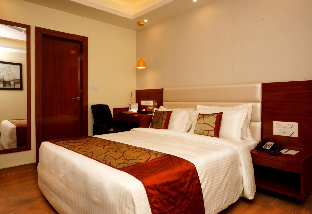 Hotel Amalfi Grand Patna  Pokój zdjęcie